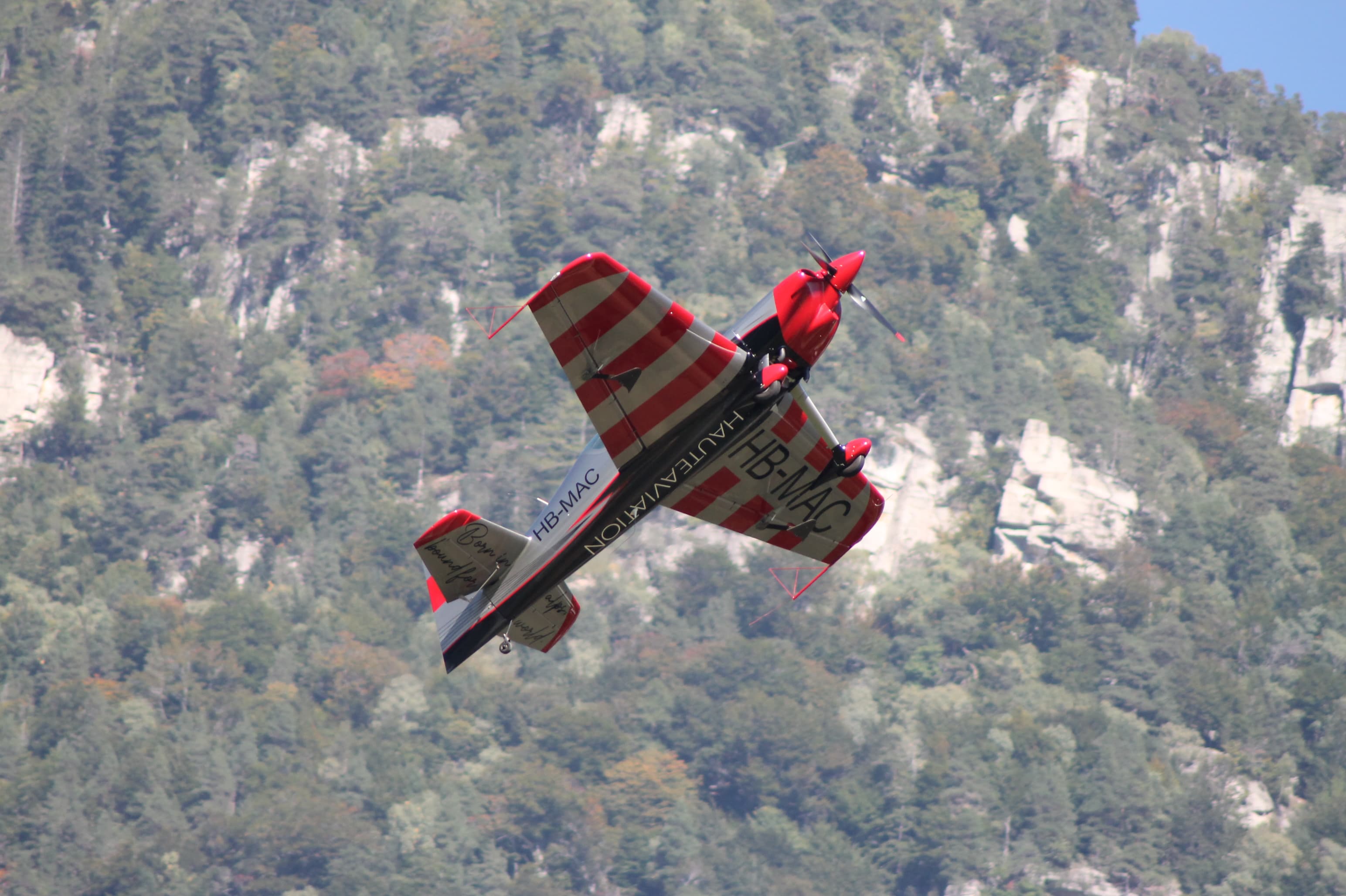Aerobatic aircraft performing at SNAC 2025 in Lodrino, supported by Albinati Aeronautics, highlighting precision and excellence in Swiss aviation.